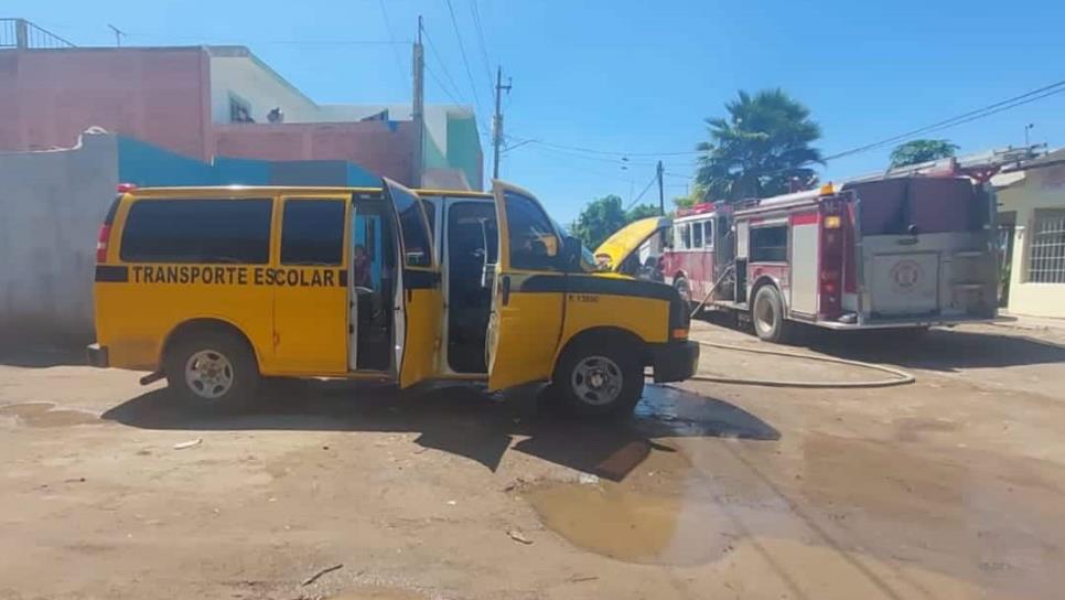 Incendio de combi escolar, en Culiacán, alerta a grupos de rescate: los estudiantes lograron salir sin daños