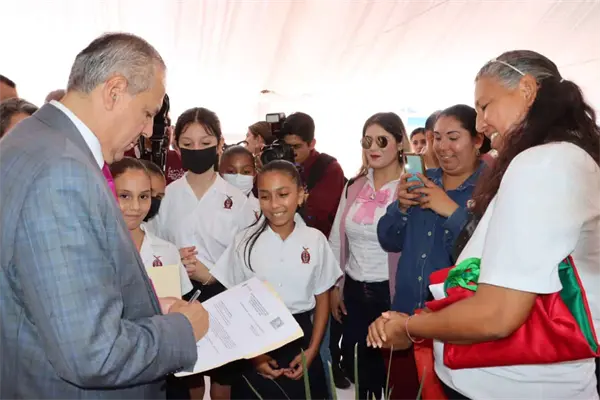 Piden alumnos de San Miguel Zapotitlán reparación de escuela primaria Piden alumnos de San Miguel Zapotitlán reparación de escuela primaria