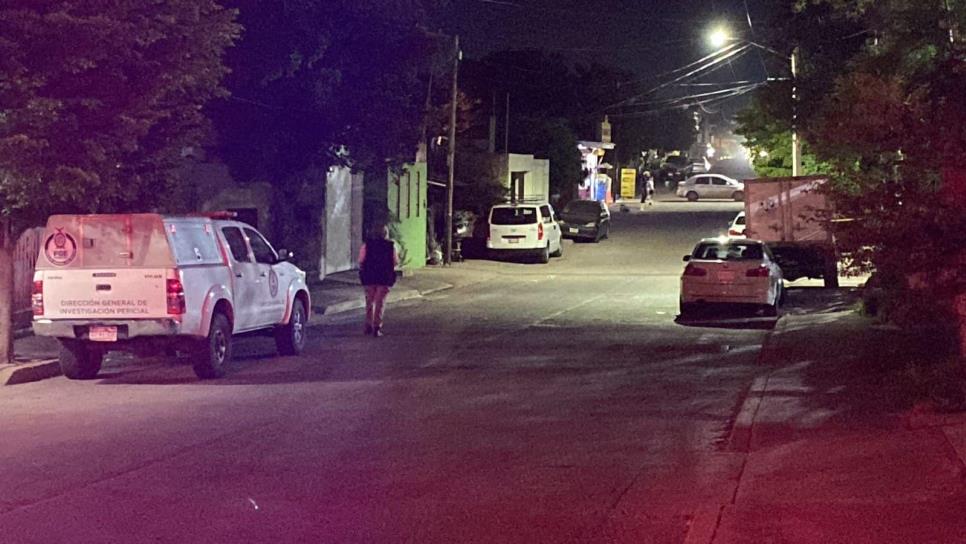 Disparan contra hombre en cancha de voleibol y muere en clínica privada, en Culiacán