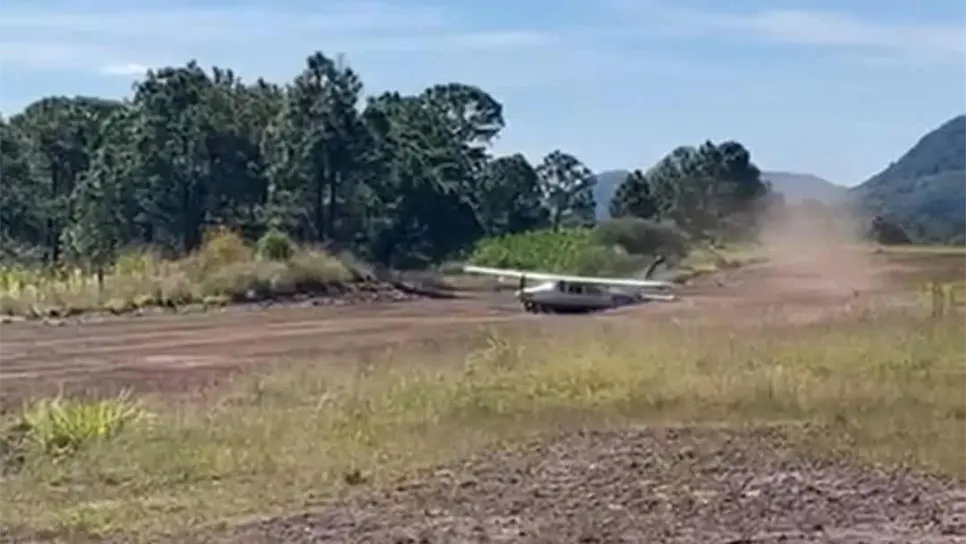 Piloto se queda sin tren de aterrizaje en pleno vuelo y aterrizar de «panzazo», en Surutato