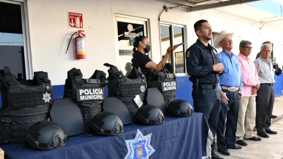 Autoridades entregan chalecos antibalas y cascos a policías de Angostura Autoridades entregan chalecos antibalas y cascos a policías de Angostura