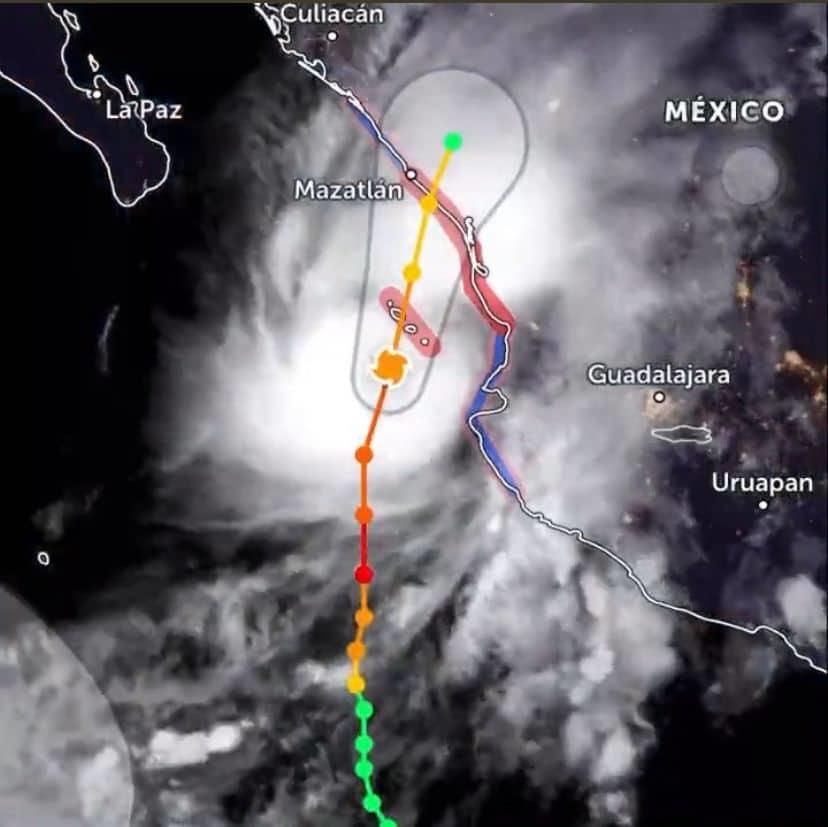 Huracán Orlene baja a categoría 2 y cambia trayectoria hacia Mazatlán