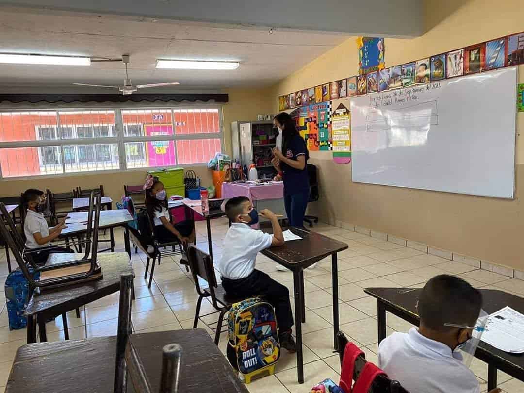 Los niños son libres de portar o no el cubrebocas en escuelas