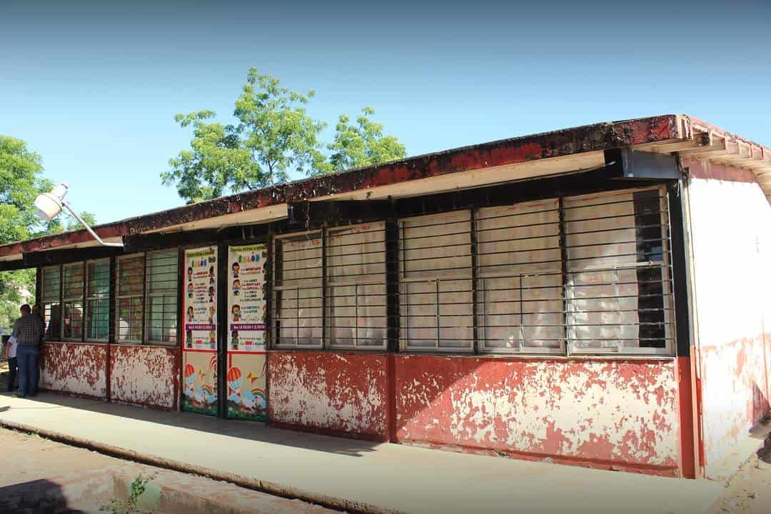 Supervisan escuelas en mal estado en Sinaloa de Leyva