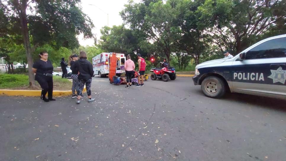 Patrulla atropella a pareja que se ejercitaba en el Parque 87, en Culiacán