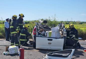 Muere prensado tras chocar contra camión de empresa de valores