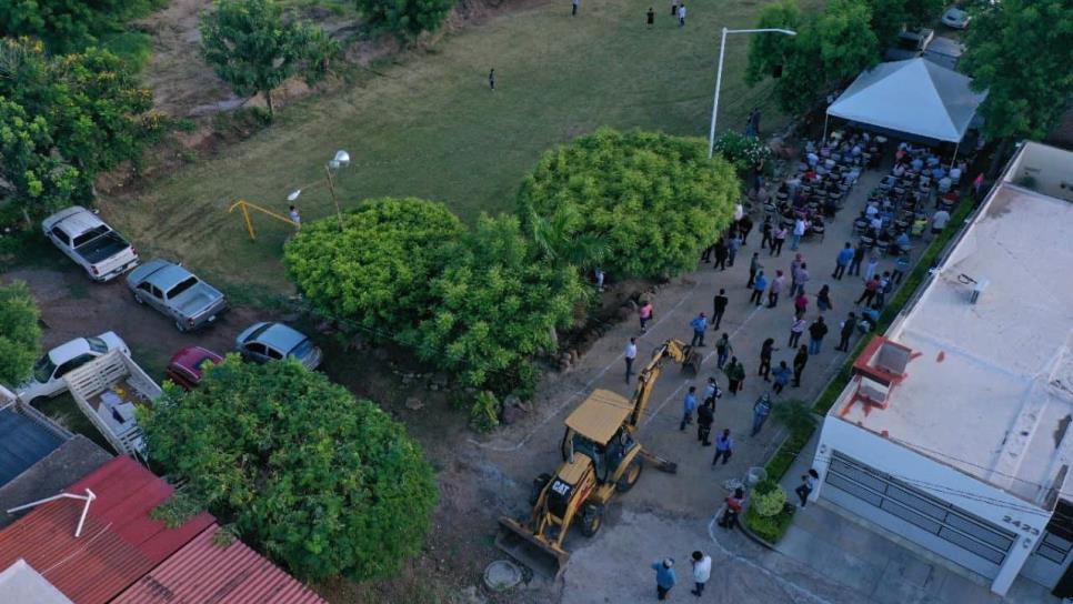 Juan de Dios Gámez arranca pavimentación de tres calles en colonias Heraclio Bernal y 10 de Abril