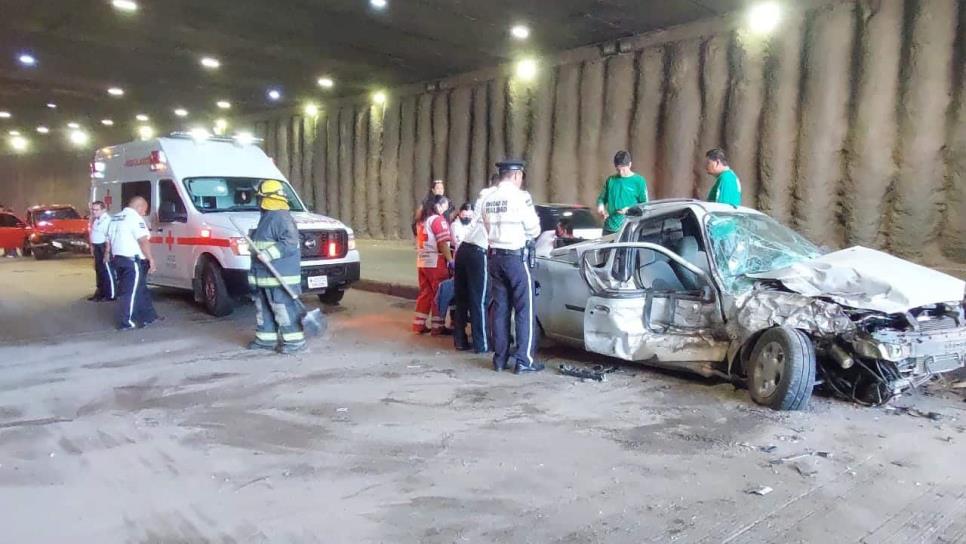 Dos lesionados tras choque en el túnel del sector Del Valle, en Culiacán