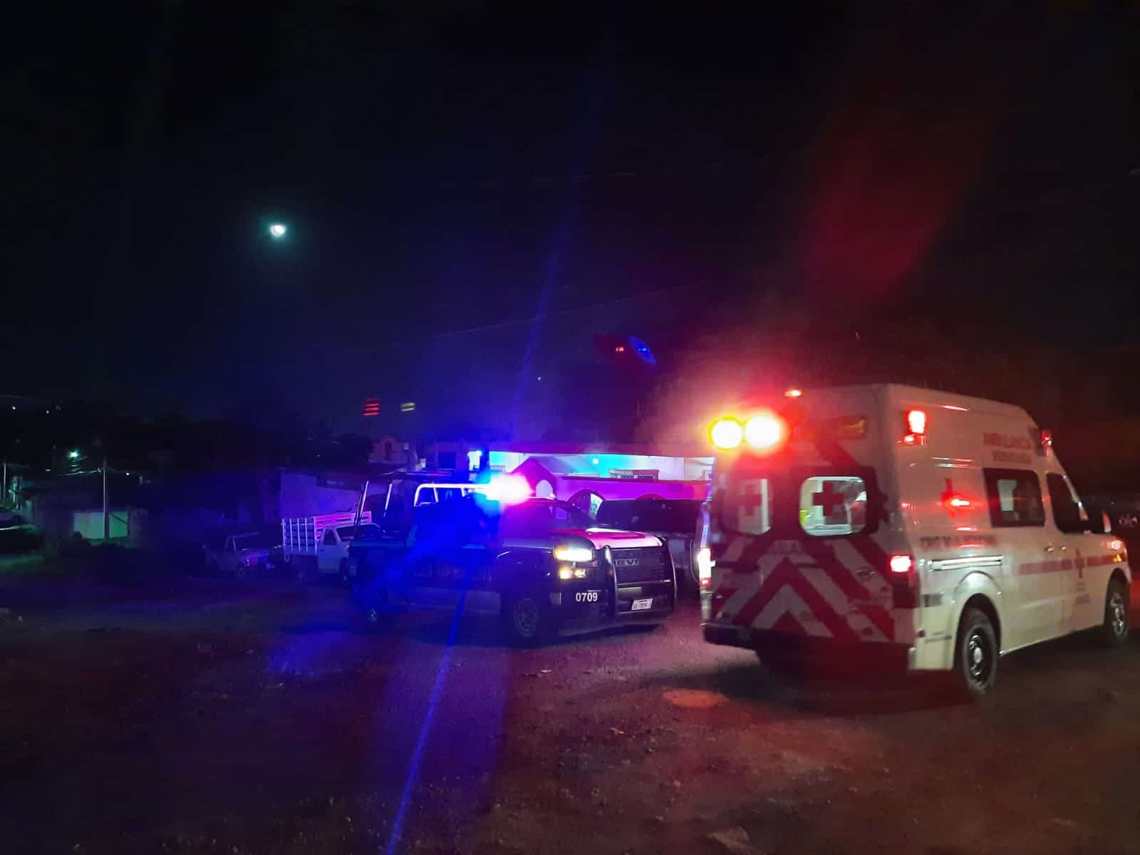 Hallan golpeado a un hombre junto a las vías del ferrocarril en Los Mochis
