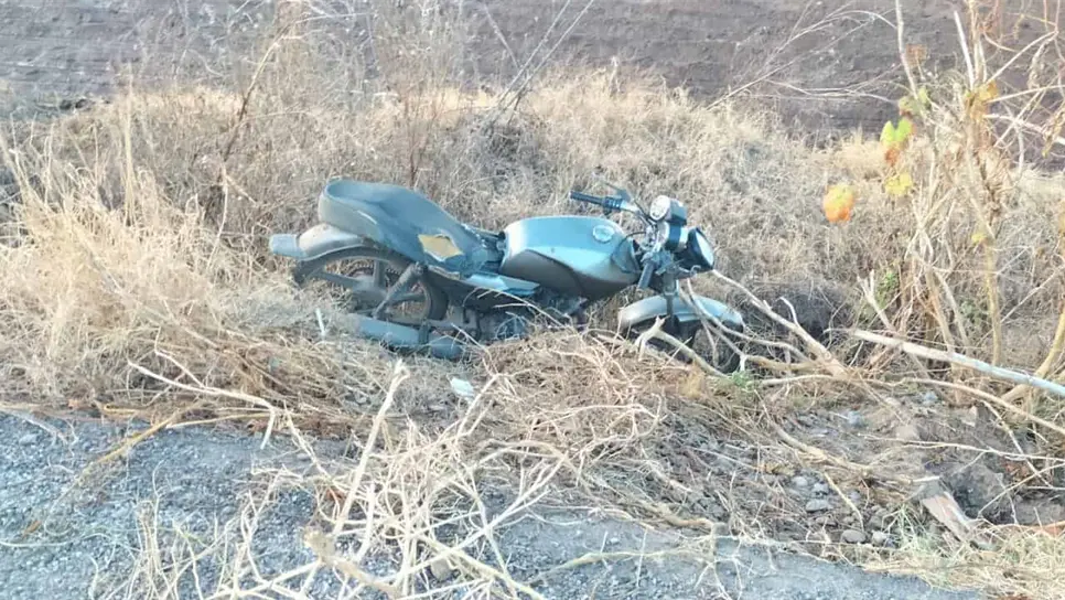 Motociclista muere tras chocar contra un poste en Tamazula