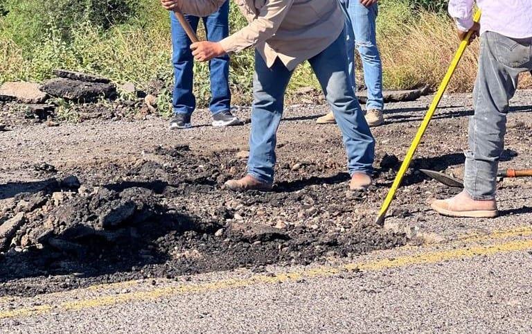 Gildardo Leyva supervisa trabajos en carretera El Fuerte-Los Mochis