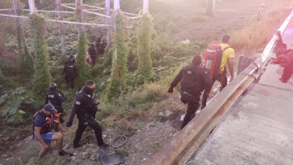 Hombre de 39 años baja de su auto y se avienta desde el puente del bulevar José Limón, en Culiacán