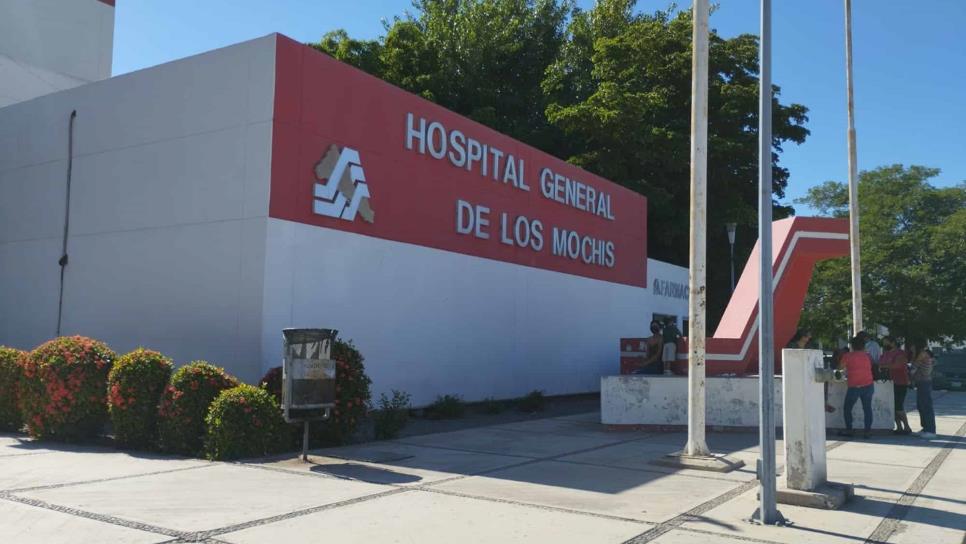 Molesta a secretario de salud falta de insumos en Hospital General de Los Mochis