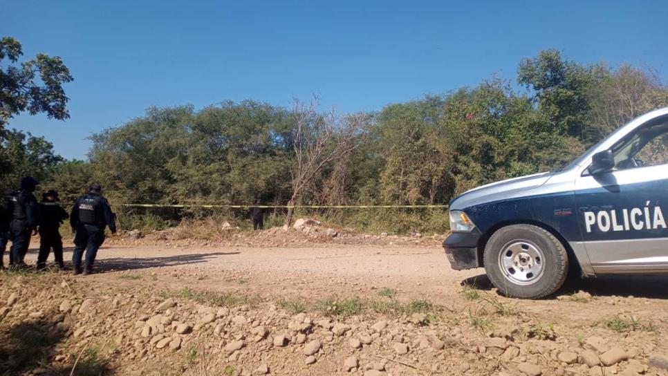 Hallan a hombre asesinado y esposado en La Primavera, Culiacán