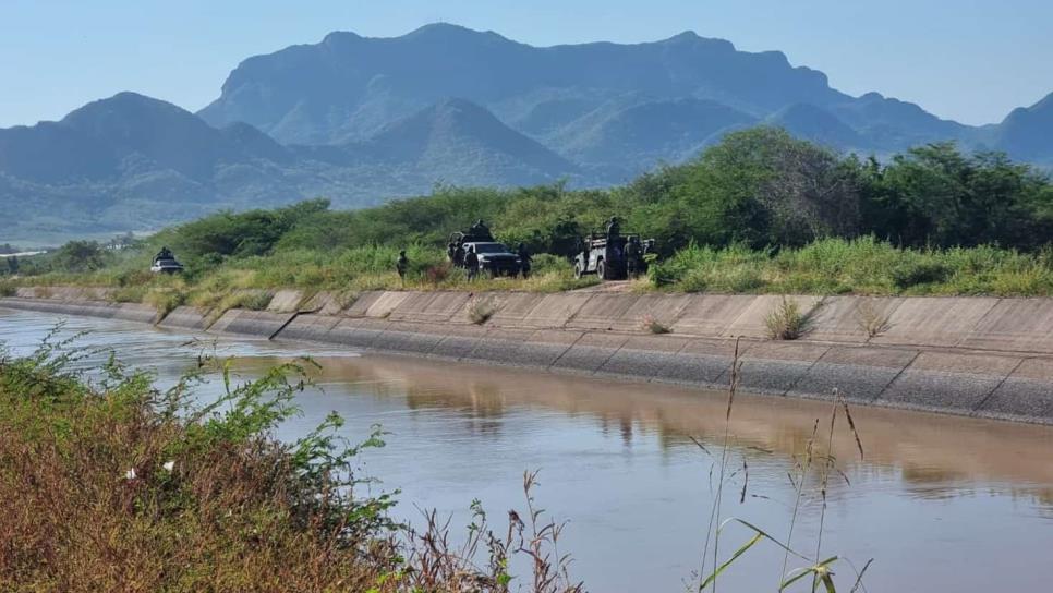 Tras persecución, presuntos hombres armados caen a canal Humaya en Mojolo