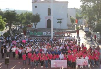 Cientos de personas realizan marcha contra el Cáncer de Mama en Badiraguato