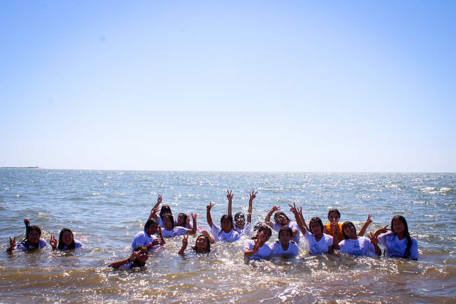 ¡Se cumple el sueño! Niñas tarahumaras conocerán el mar