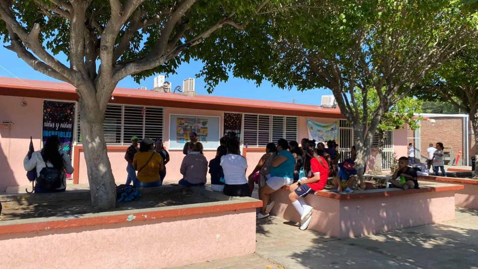 Madres de familia de primaria de Mazatlán señalan presunto acoso sexual por parte del director