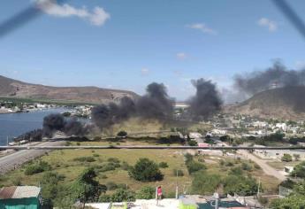 Fuego arrasa con un yate en el marina de Topolobampo