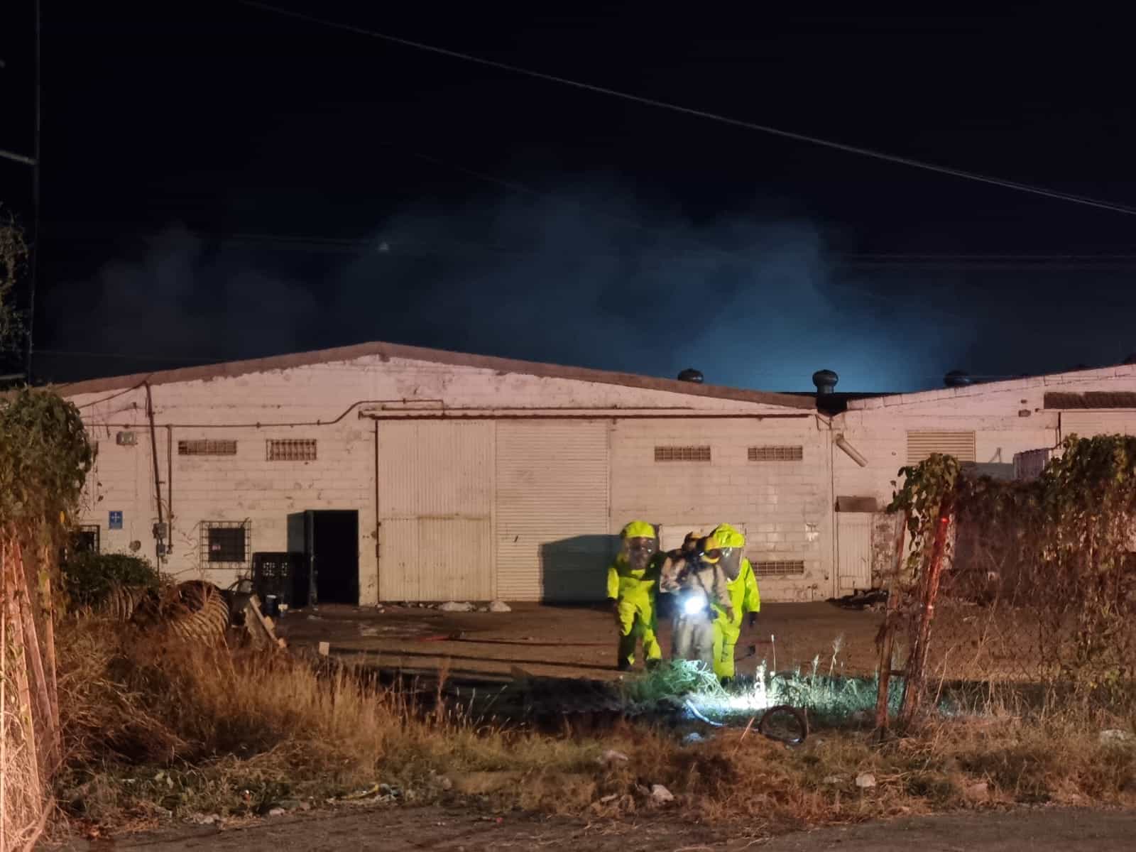 Rescatistas controlan fuga de sustancia peligrosa en bodega de Bachigualato