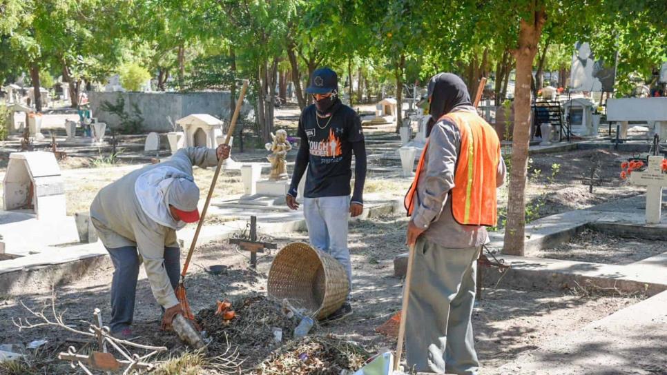 Al 80% la limpieza de panteones en Ahome por Día de Muertos