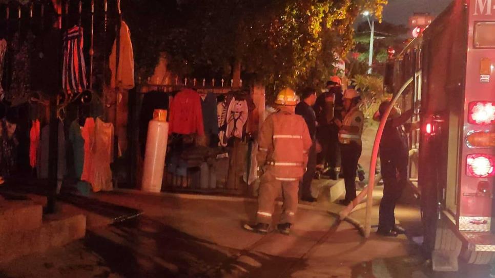 Se incendia local de comida en Culiacán; hay una persona fallecida
