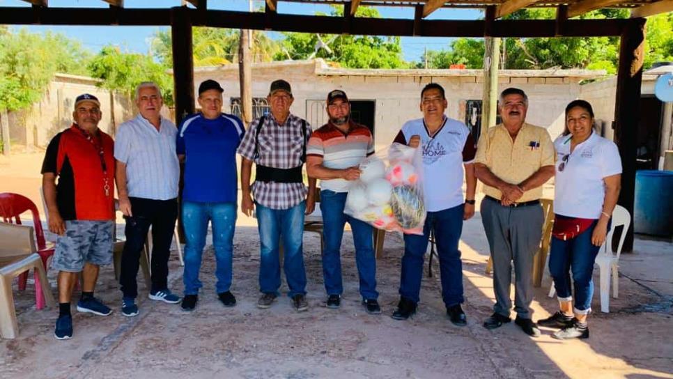 IMDA entrega material deportivo en tres comunidades de Ahome