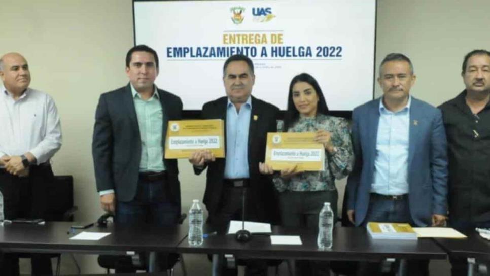 Rector de la UAS recibe el Emplazamiento a Huelga 2022-2023 del SUNTUAS