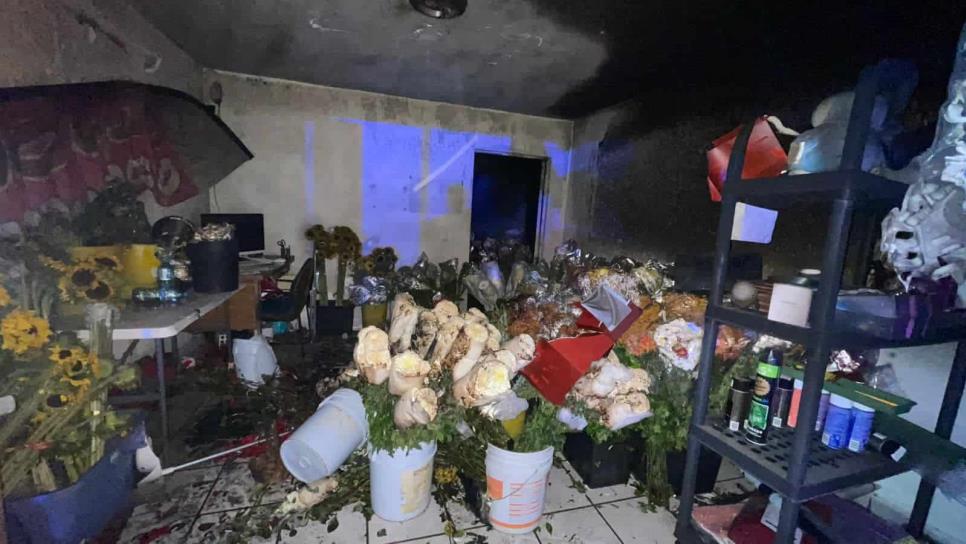 En segundos y en vísperas del Día de Muertos, incendian florería en Los Mochis