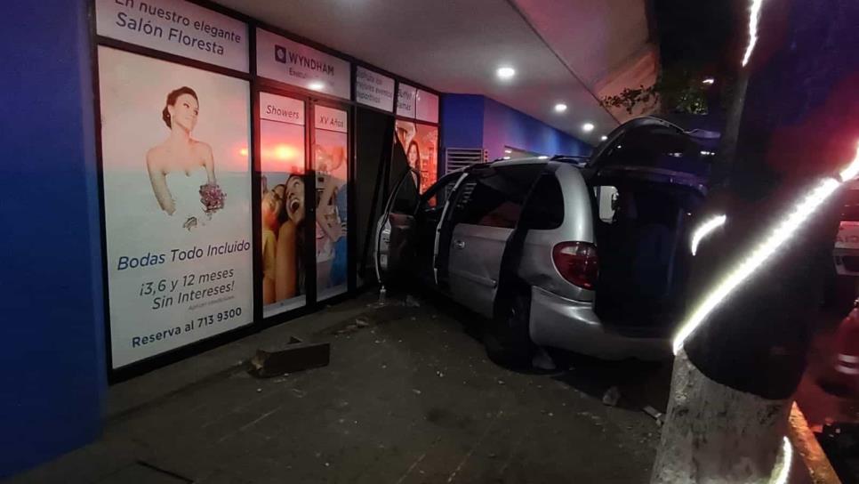 Seis heridos y daños en cuatro vehículos dejó un accidente tipo carambola en Culiacán