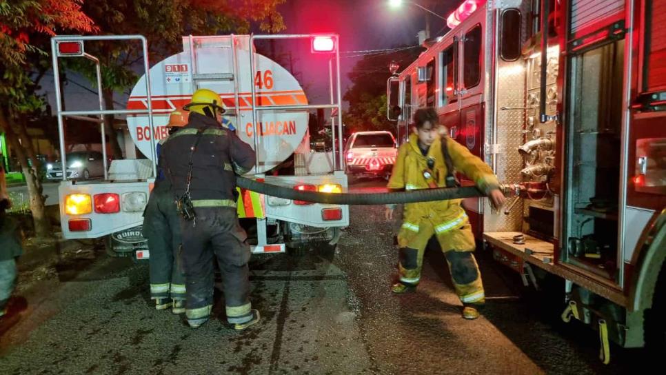 Flamazo por fuga de gas deja daños materiales en casa de la colonia Las Quintas, en Culiacán