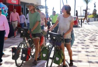 Ciclistas ingleses llegan a Mazatlán en su recorrido por bicicleta desde Argentina