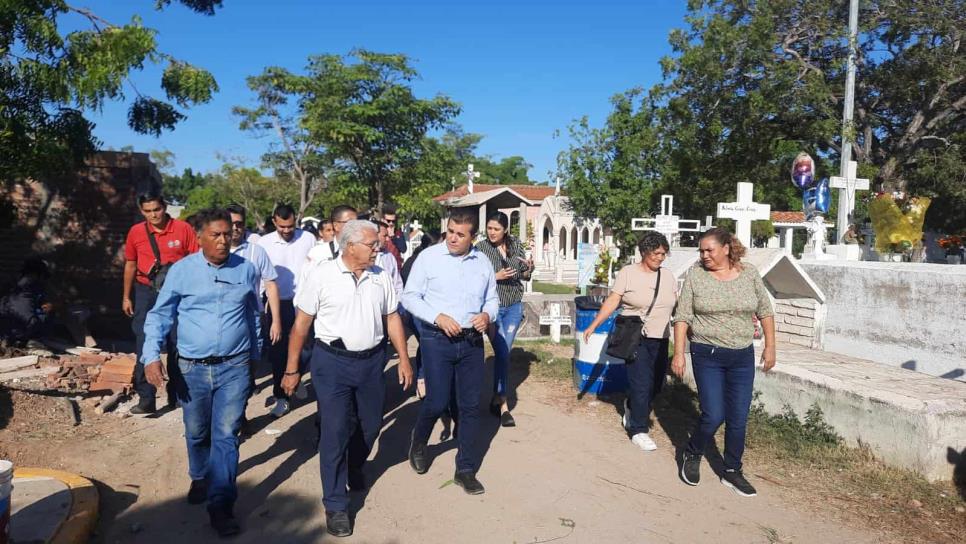 Alcalde de Mazatlán supervisa panteones municipales por Día de Muertos