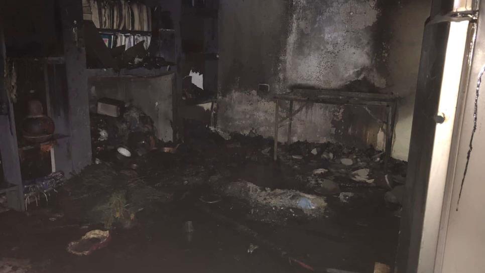 Veladora en altar causa incendio en la colonia Estero en Mazatlán