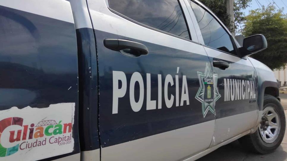 A mano armada, asaltante despoja de 80 mil pesos a un hombre afuera de banco, en Culiacán