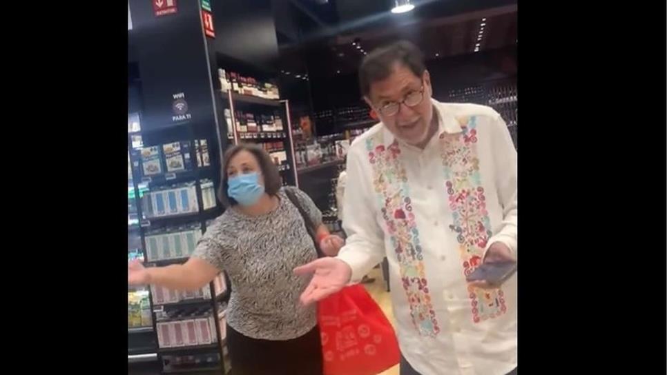 Encuentran a diputado Fernández Noroña comprando en «tienda fifí»