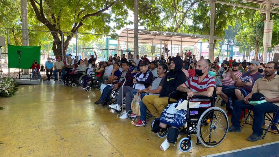 Entregan tarjetas de pensión para el Bienestar a personas con discapacidad en Culiacán