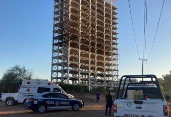 Sujeto muere tras arrojarse del piso 16 de un edificio en construcción en Los Mochis