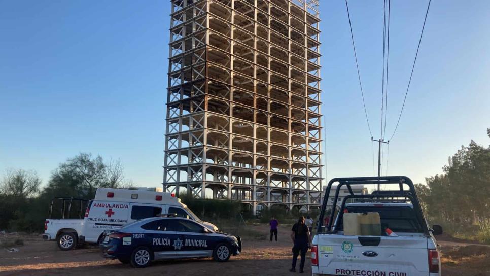 Sujeto muere tras arrojarse del piso 16 de un edificio en construcción en Los Mochis