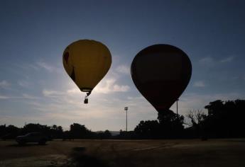 Badiraguato celebra aniversario con exhibición de globos aerostáticos