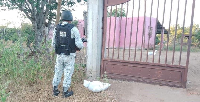 Guardia Nacional asegura costales con cristal en Sanalona, Culiacán