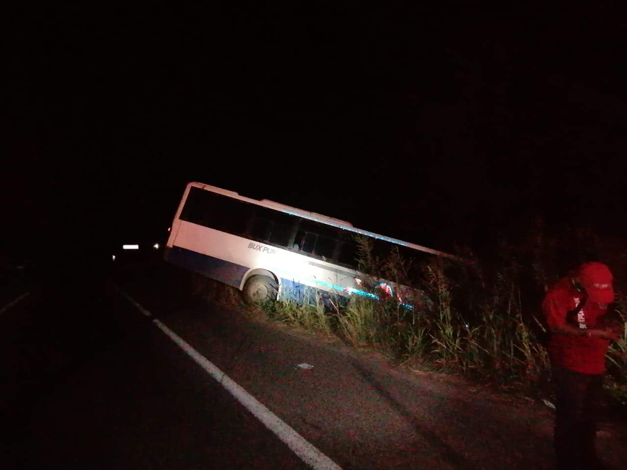 Camión con personal embiste a un caballo en la México 15