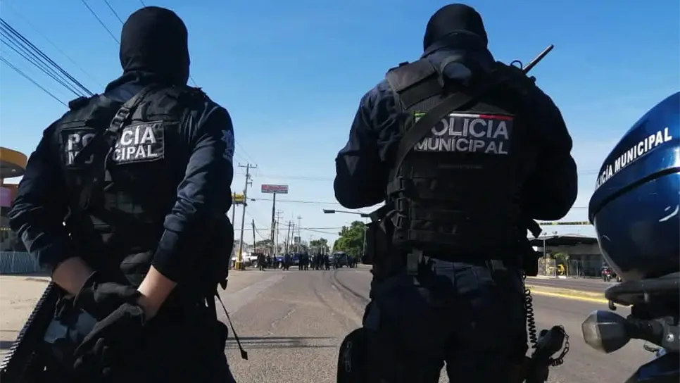 Hombres armados despojan camioneta a trabajador de Gobierno