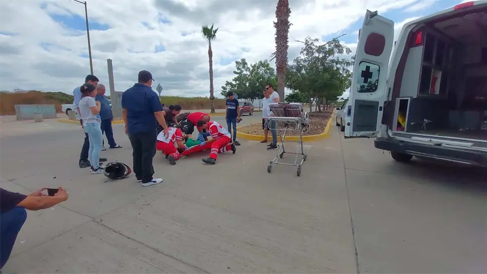 Motociclista queda grave tras choque en Culiacán