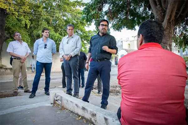 Juan de Dios Gámez atiende peticiones de habitantes de Villas del Sol y Lomas del Sol