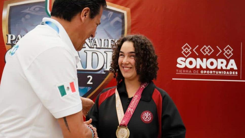 Claudia Aguirre da a Sinaloa primer oro en paranatación
