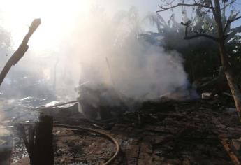 Arde casa de madera en la colonia Nuevo Milenio en Mazatlán