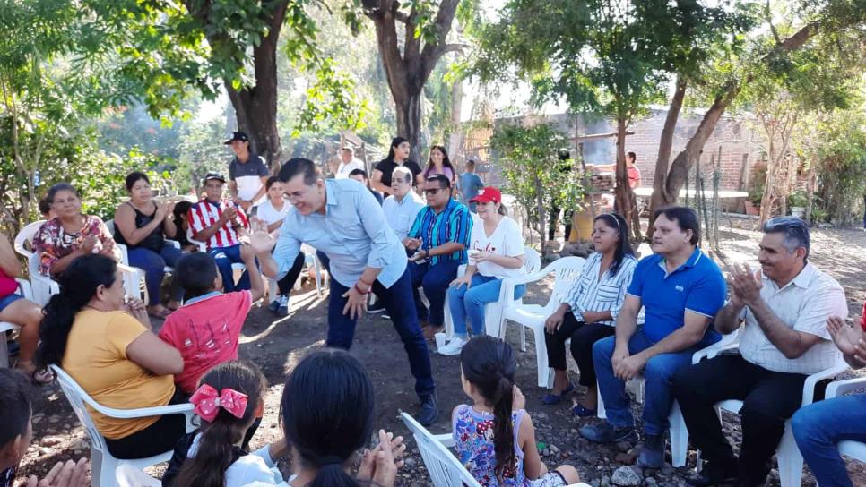Alcalde de Mazatlán se compromete a mejor servicios de Caleritas y Aguaje de Costilla