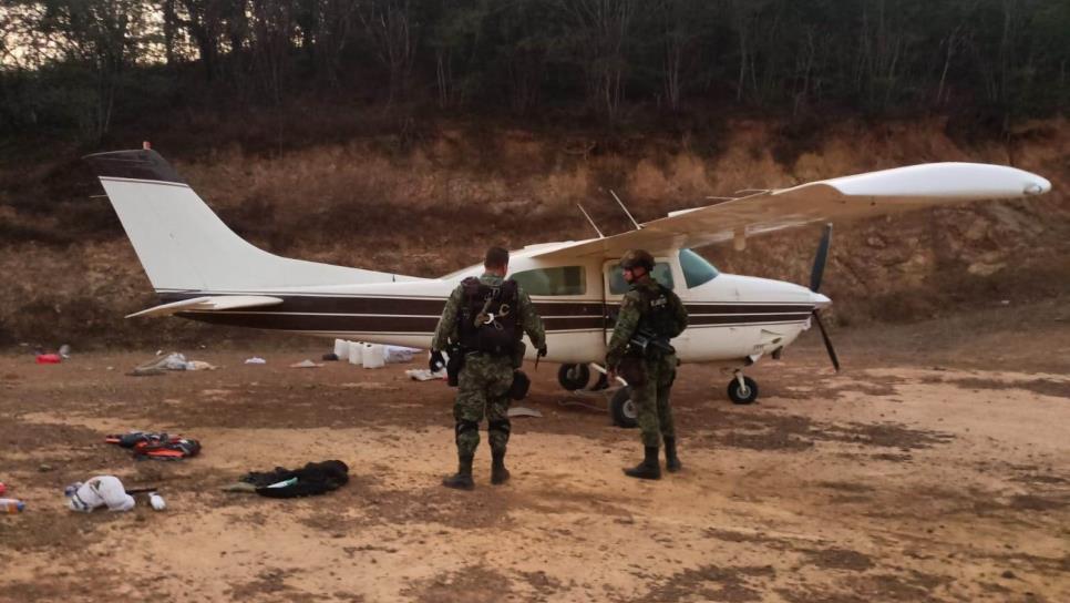Aseguran aeronave con más de 300 kilogramos de presunta cocaína en Durango