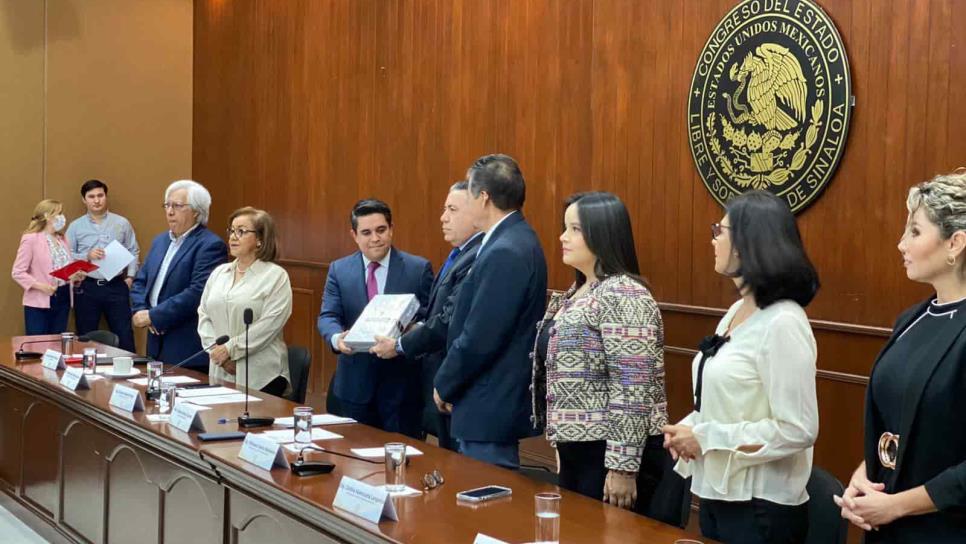 Gobierno de Sinaloa entrega al Congreso su Primer Informe